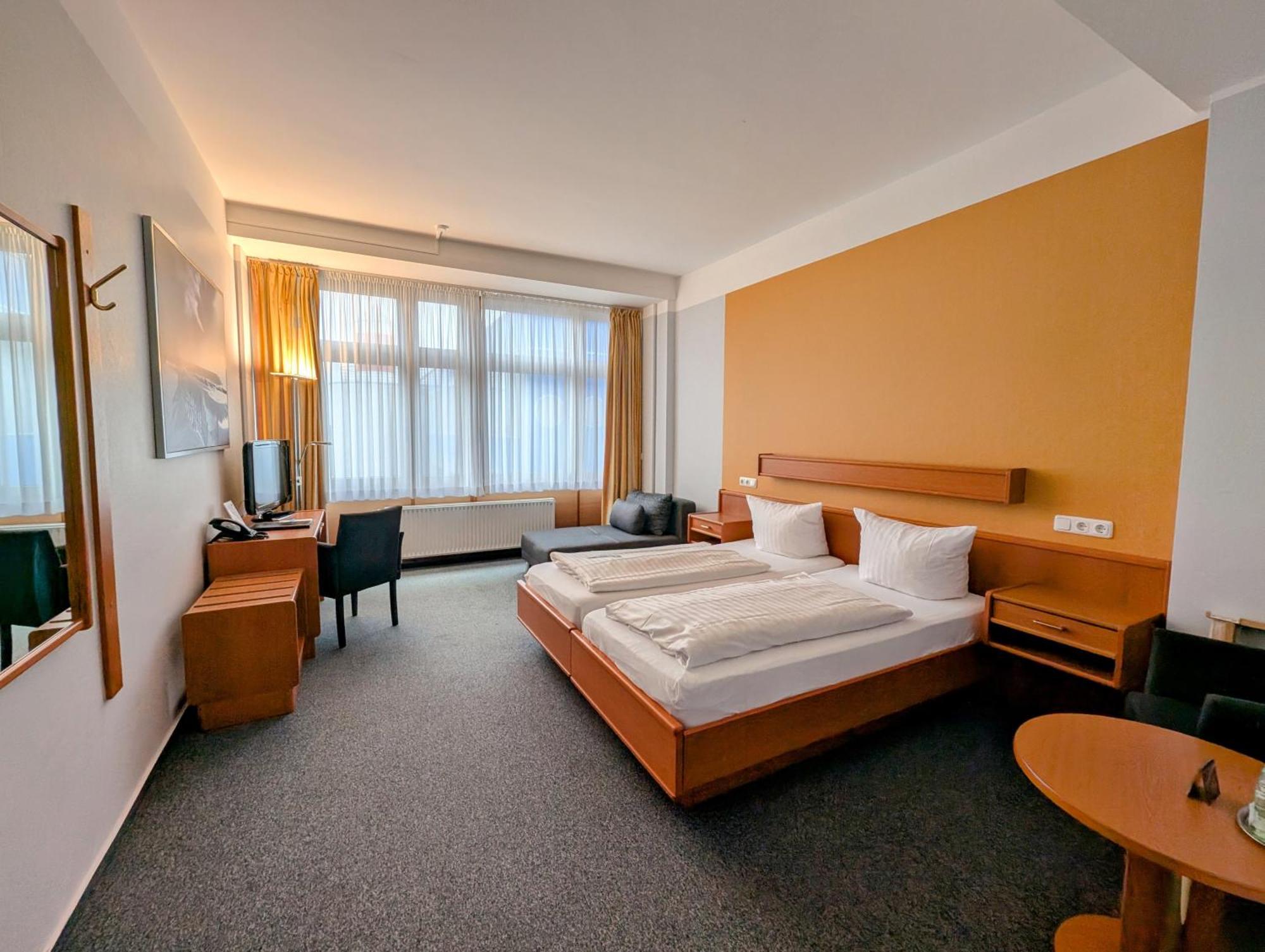 Dlrg Tagungszentrum Hotel Delphin Bad Nenndorf Exterior photo